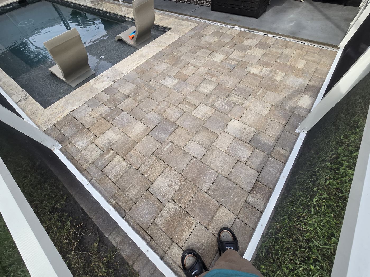 Pool patio pavers in Tampa after paver cleaning and sealing, with even color and clean joints