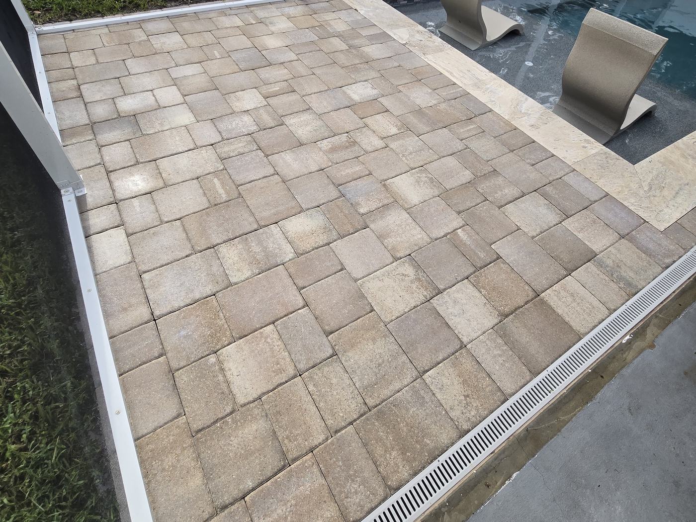 Screened pool deck pavers in Tampa after professional paver cleaning, with algae and moss fully removed
